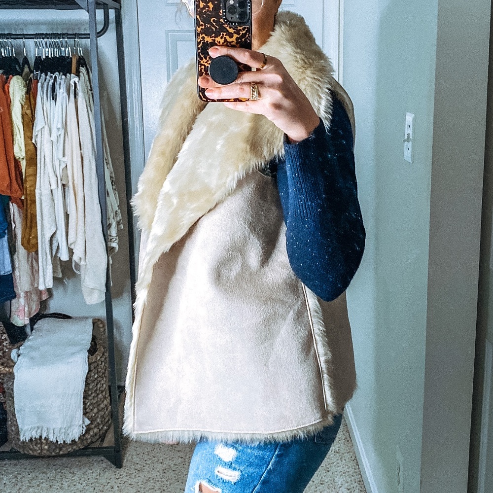 Loft Reversible Faux Fur Shearling Taupe Vest - Picture 4 of 8